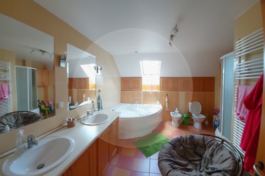 Zala / Westbalaton, 5 Bedrooms Bedrooms, 6 Rooms Rooms,3 BathroomsBathrooms,Villen,Verkauf,1238